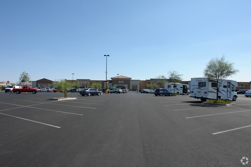5230 Boulder Hwy, Las Vegas, NV à louer - Photo principale – Image 2 sur 13