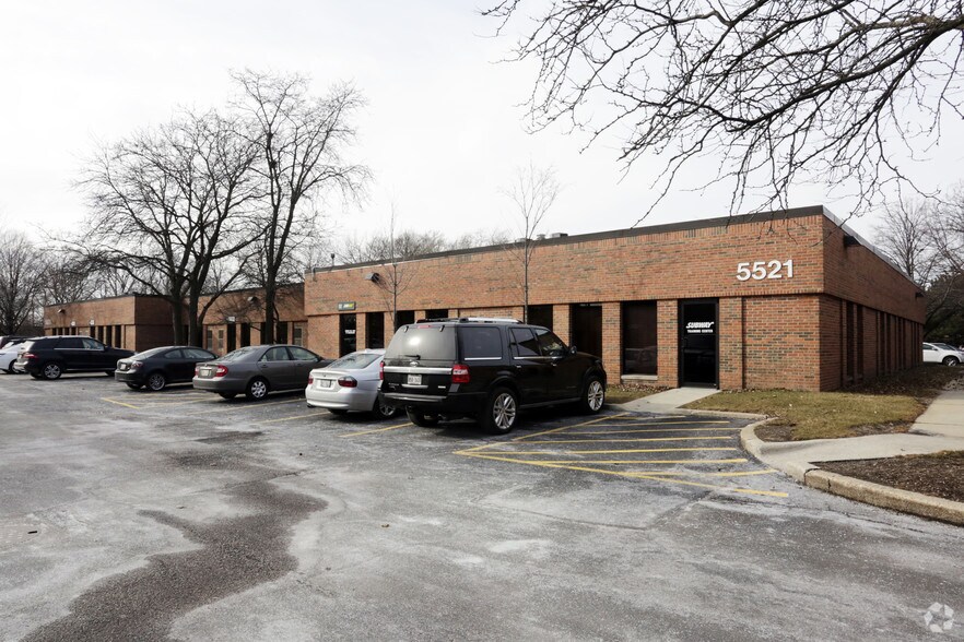 5521 N Cumberland Ave, Chicago, IL à vendre - Photo de l’immeuble – Image 3 sur 11