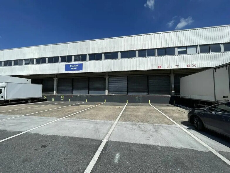 Industriel/Logistique dans Aulnay-sous-Bois à louer - Photo de l’immeuble – Image 1 sur 2