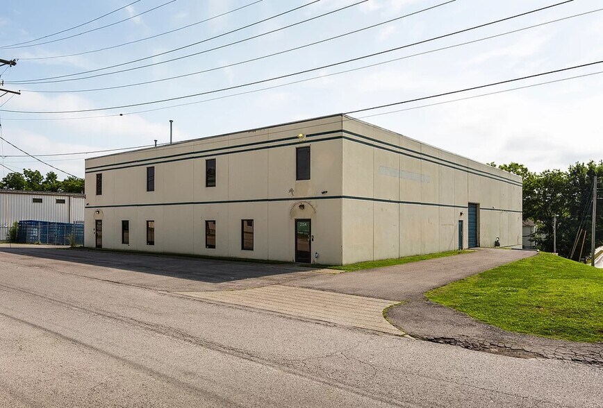 2154 Utopia Ave, Nashville, TN à louer - Photo de l’immeuble – Image 2 sur 2