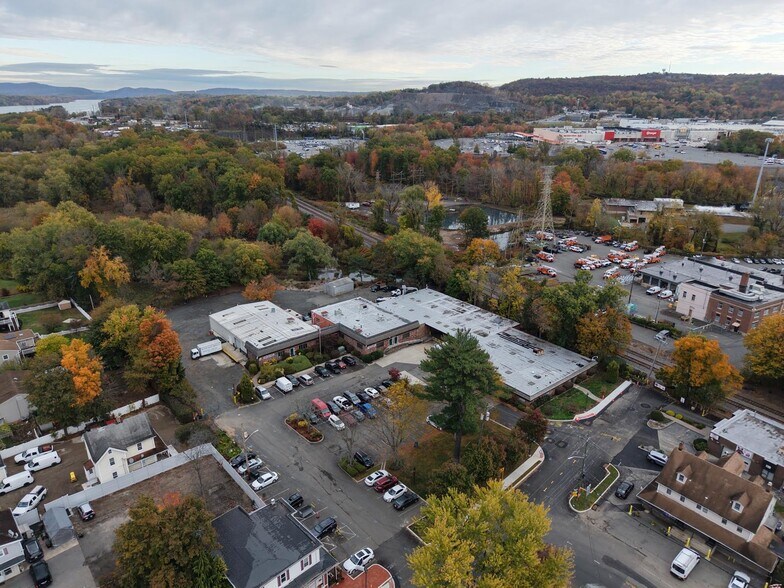 750 W Nyack Rd, West Nyack, NY à louer - Photo de l’immeuble – Image 2 sur 6