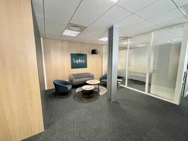 Bureau dans Mont-Saint-Aignan à louer - Photo de l’immeuble – Image 2 sur 9