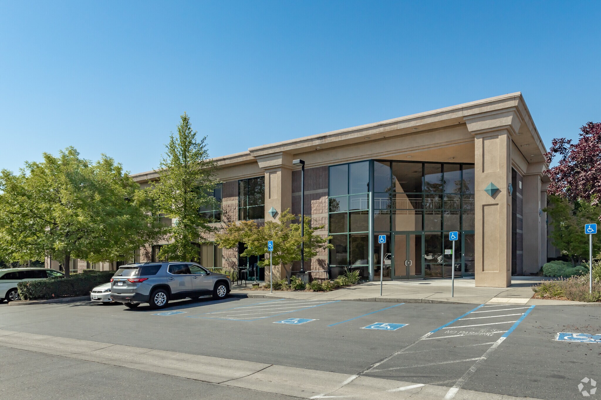 111 Woodmere Rd, Folsom, CA à louer Photo de l’immeuble– Image 1 sur 11