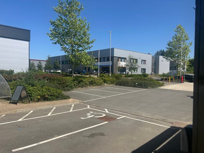 Units 5-12 Hall Ave, Ashford à louer - Photo de l’immeuble – Image 2 sur 2