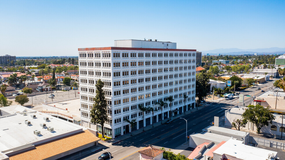 1200 N Main St, Santa Ana, CA à vendre - Photo de l’immeuble – Image 1 sur 15
