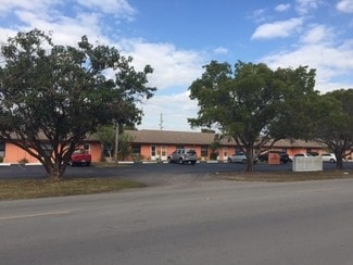 Plus de détails pour 1031 SE 9th St, Cape Coral, FL - Logement à vendre