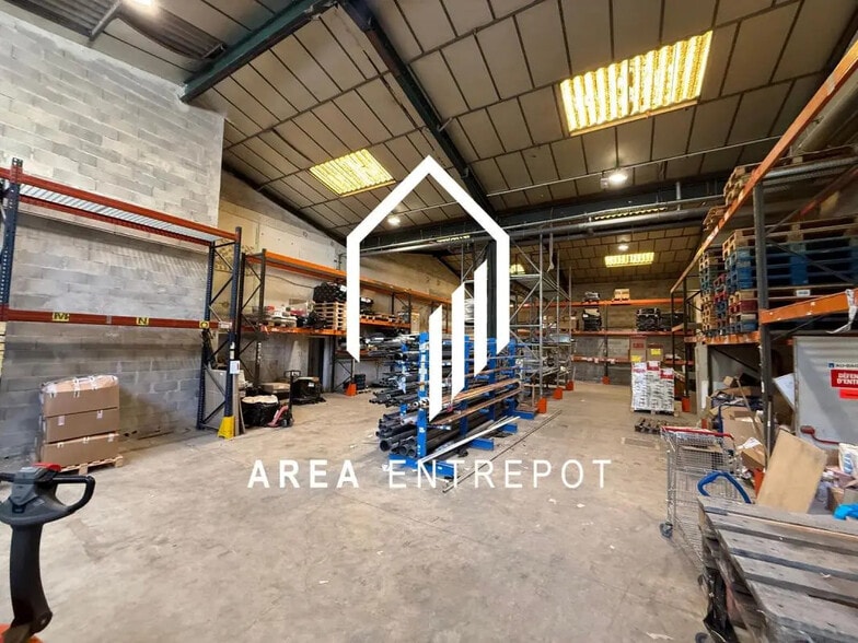 Local d’activités dans Aubagne à louer - Photo intérieure – Image 2 sur 8