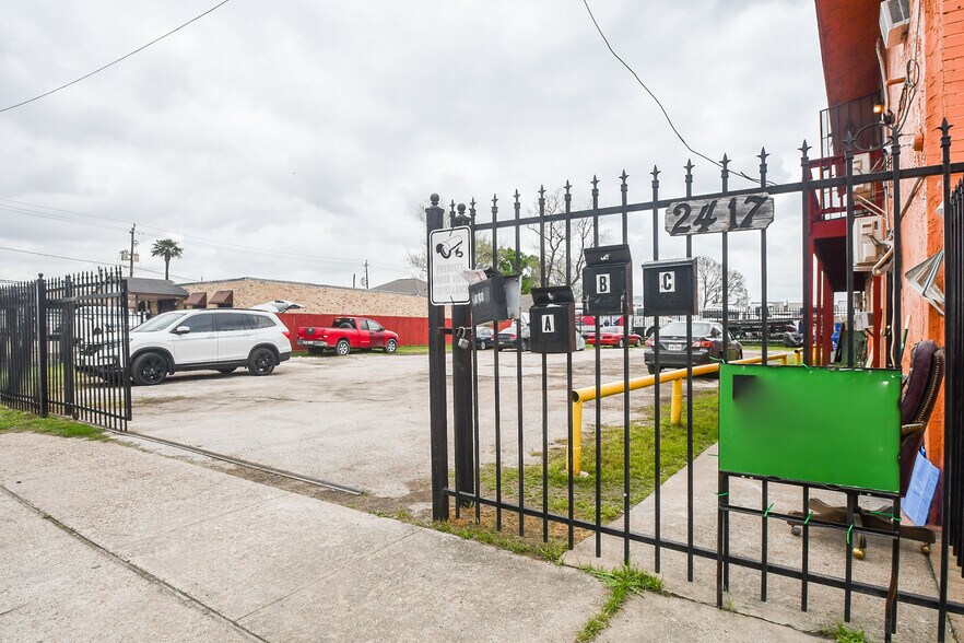 2417 McCarty St, Houston, TX à vendre - Photo de l’immeuble – Image 3 sur 4
