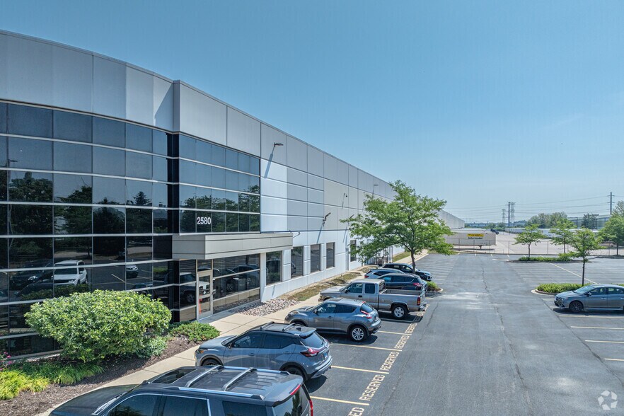 2580 Prospect Ct, Aurora, IL à louer - Photo de l’immeuble – Image 1 sur 5