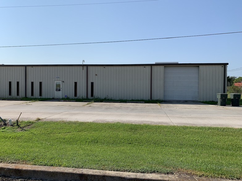 4849 Lafin Rd, Beaumont, TX à louer - Photo de l’immeuble – Image 1 sur 12