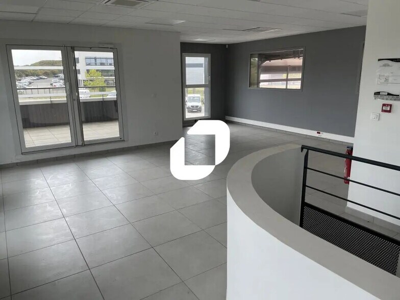 Bureau dans GRANDCHAMP-DES-FONTAINES à louer - Photo de l’immeuble – Image 2 sur 6