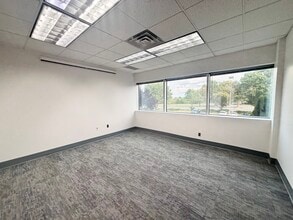 220 Davidson Ave, Somerset, NJ à louer Photo intérieure– Image 1 sur 3