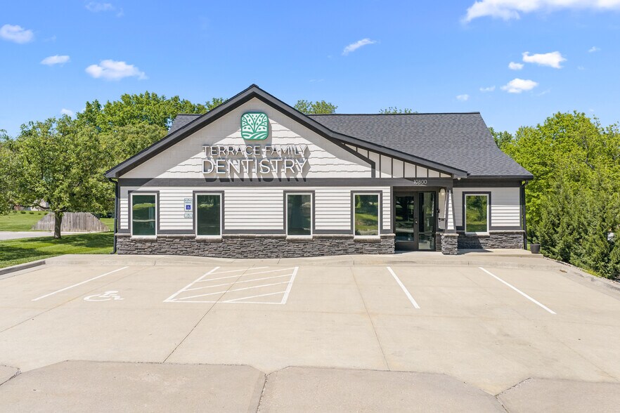 10800 E 77th Ter, Raytown, MO à vendre - Photo de l’immeuble – Image 1 sur 12