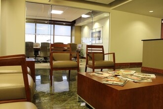 1034 S Brentwood Blvd, Richmond Heights, MO à louer Photo intérieure– Image 1 sur 9