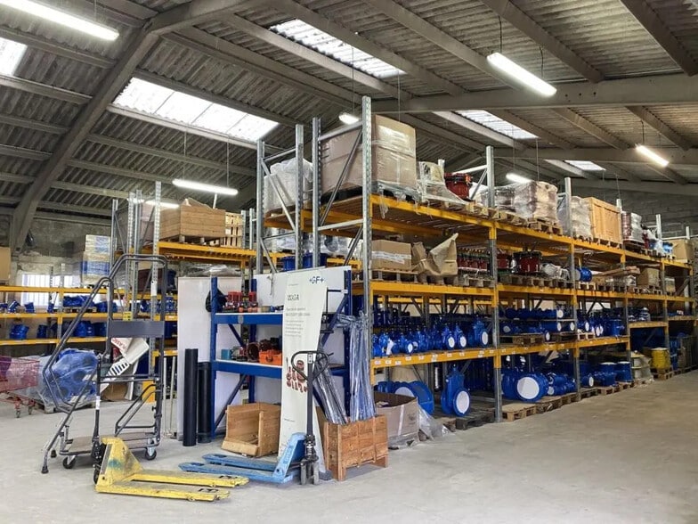 Local d’activités dans Sotteville-lès-Rouen à louer - Photo de l’immeuble – Image 3 sur 7