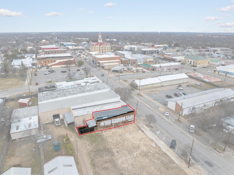 211 N Main St, Bonham, TX à vendre - Photo de l’immeuble – Image 3 sur 28