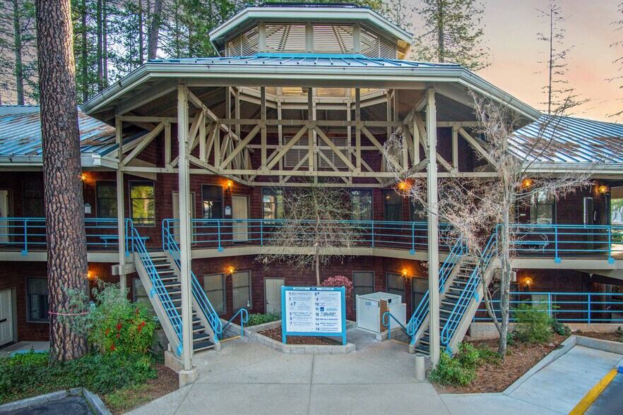 565 Brunswick Rd, Grass Valley, CA à vendre - Photo de l’immeuble – Image 2 sur 31