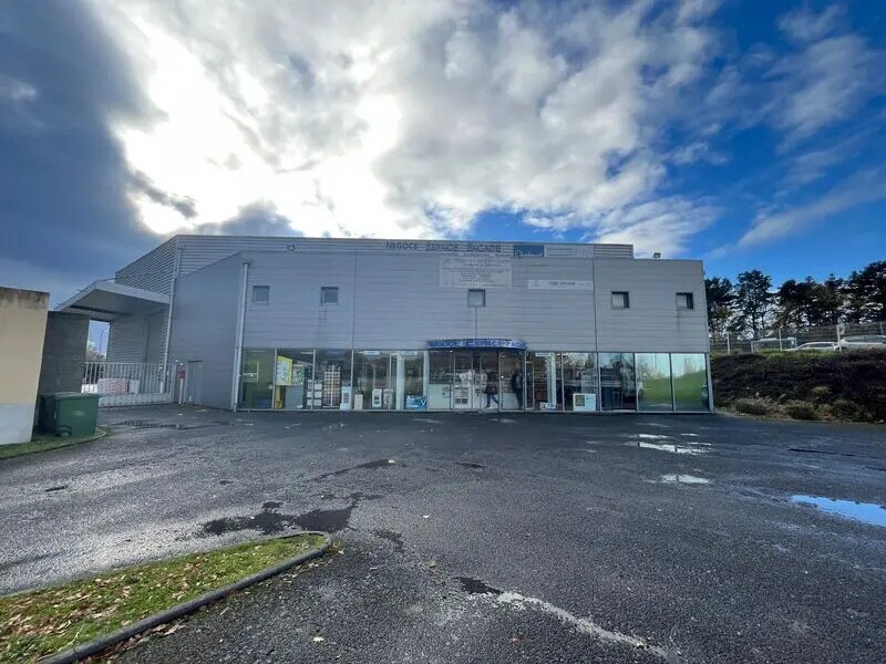 Bureau dans Lormont à louer Photo de l’immeuble– Image 1 sur 12