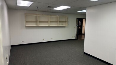 2200 Kamehameha Hwy, Honolulu, HI à louer Photo intérieure– Image 2 sur 3
