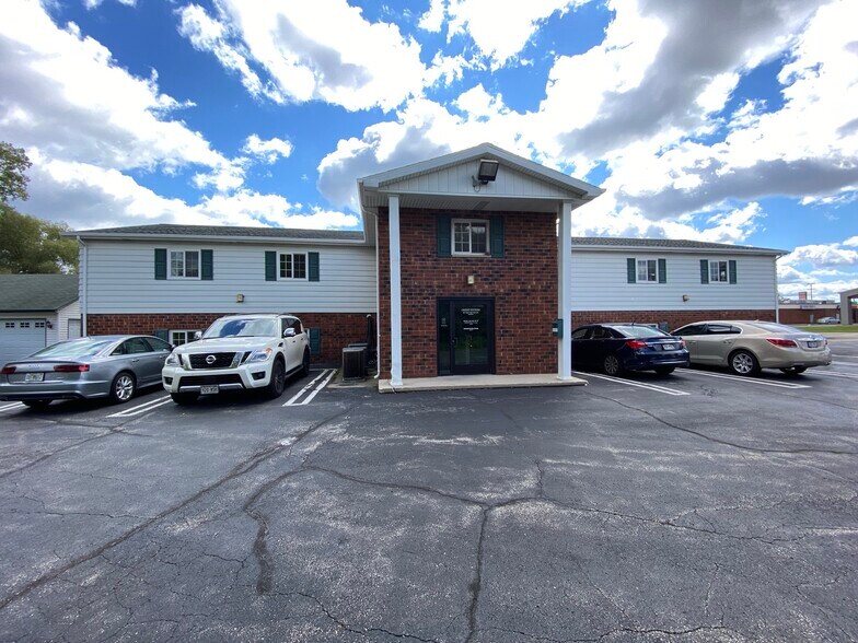 630 S Green Bay Rd, Neenah, WI à vendre - Photo de l’immeuble – Image 1 sur 22