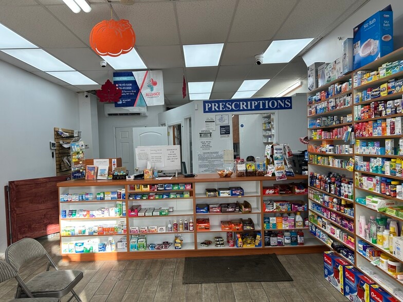 112-21 Farmers Blvd, Saint Albans, NY à vendre - Photo de l’immeuble – Image 3 sur 9