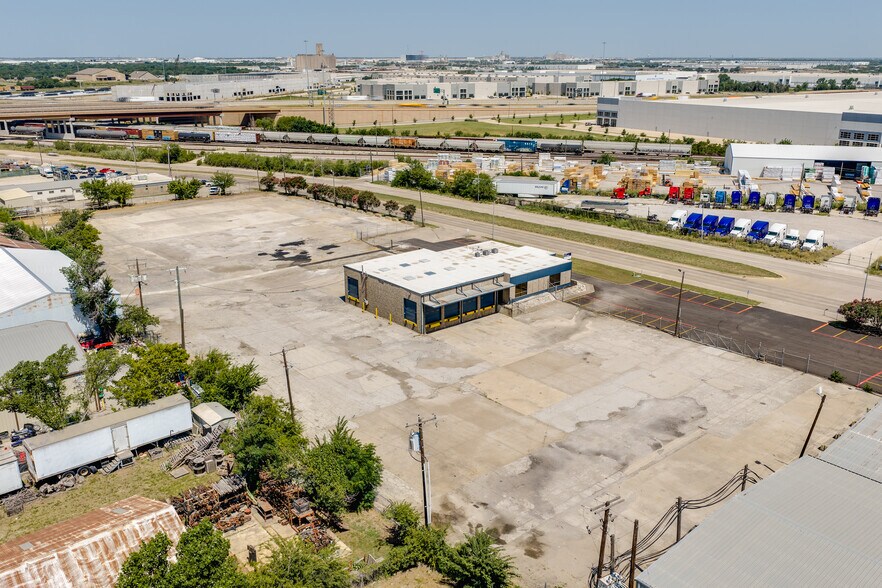 2560 E Long Ave, Fort Worth, TX à vendre - Photo de l’immeuble – Image 2 sur 11