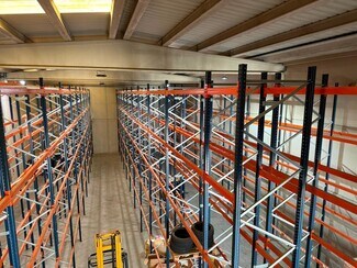 Plus de détails pour Industriel/Logistique à louer