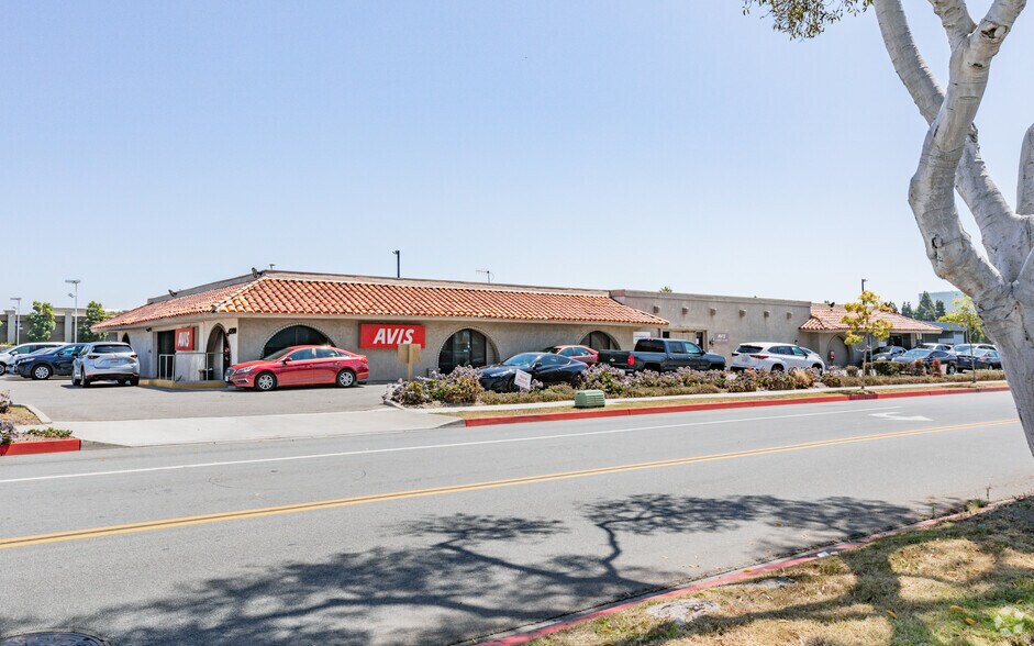 4200 Campus Dr, Newport Beach, CA à louer - Photo de l’immeuble – Image 3 sur 9