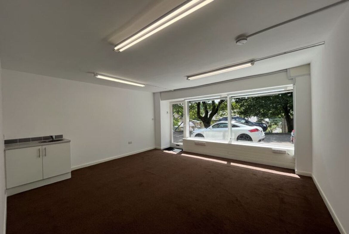 High St, Rothbury, NBL NE65 7TJ - Lot Retail -  - Photo intérieure - Image 1 of 2