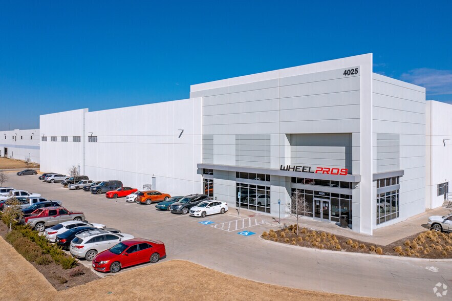 4025 E I-30, Grand Prairie, TX à louer - Photo principale – Image 1 sur 8
