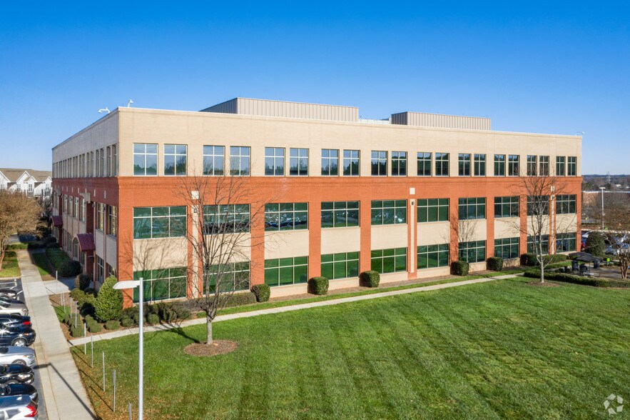 1720 Galleria Blvd, Charlotte, NC à louer - Photo de l’immeuble – Image 3 sur 4