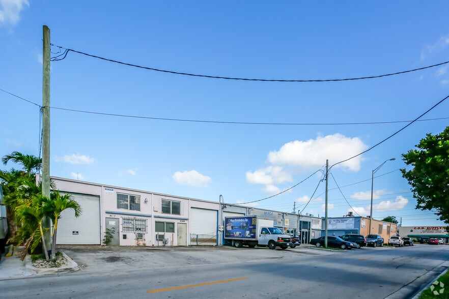 4125 E 10th Ct, Hialeah, FL à vendre - Photo de l’immeuble – Image 3 sur 11