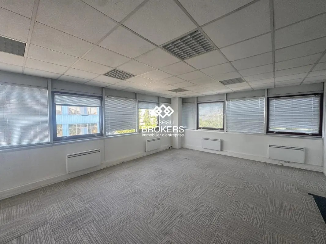 Bureau dans Gennevilliers à louer Photo de l’immeuble– Image 1 sur 3