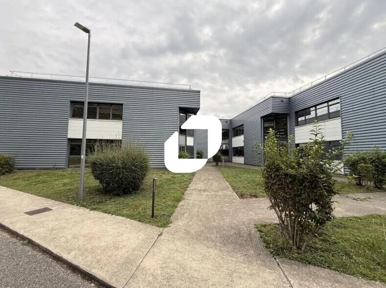 Bureau dans Échirolles à louer - Photo de l’immeuble – Image 2 sur 8