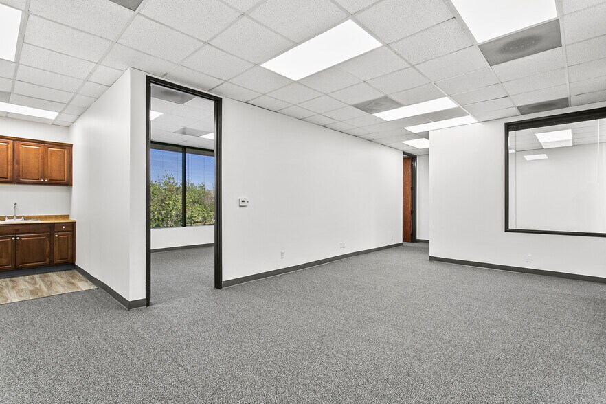 801 Parkcenter Dr, Santa Ana, CA à louer - Photo intérieure – Image 3 sur 6