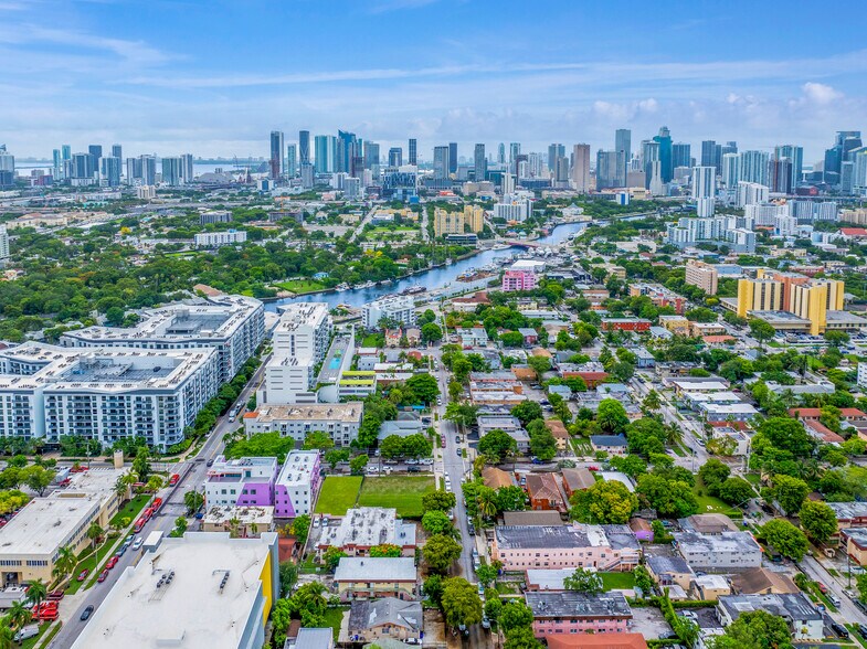 1110 NW 7th St, Miami, FL à vendre - Photo de l’immeuble – Image 3 sur 32