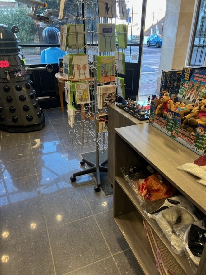 135 Lower Richmond Rd, Londres, LND SW15 1EZ - Lot 2 -  - Photo intérieure - Image 1 of 2