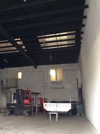 Plus de détails pour Local d'activités à louer