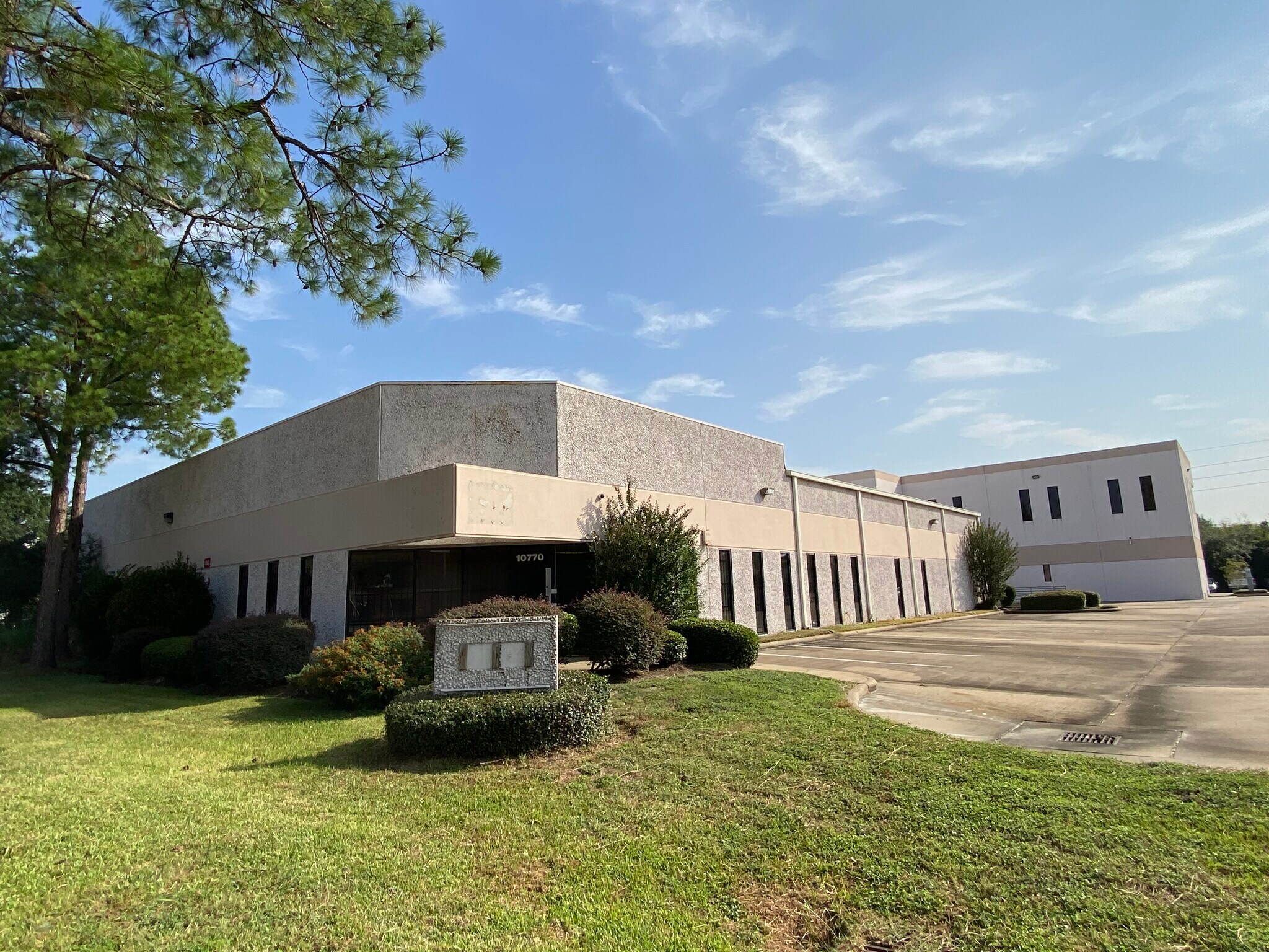 10770 Moss Ridge Rd, Houston, TX à louer Photo de l’immeuble– Image 1 sur 7