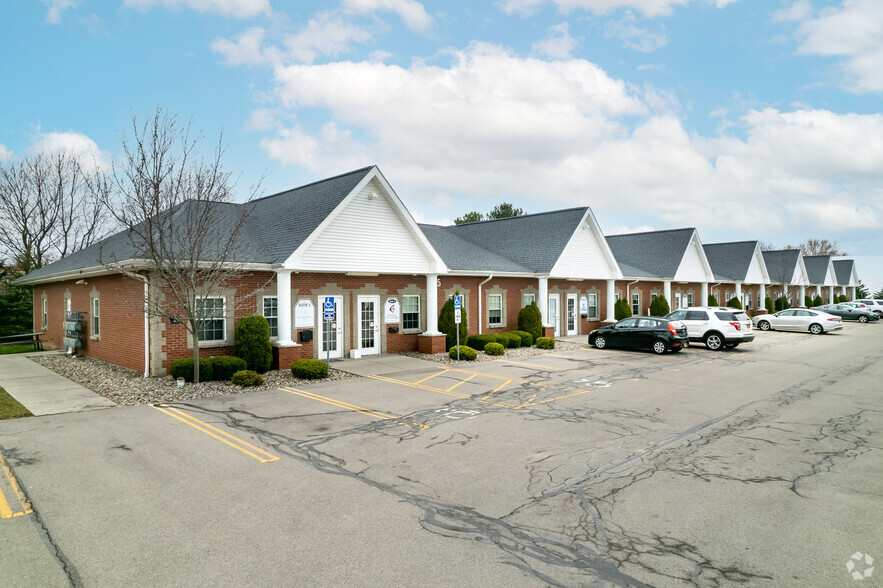 115-151 SULLYS Trl, Pittsford, NY à louer - Photo de l’immeuble – Image 1 sur 3