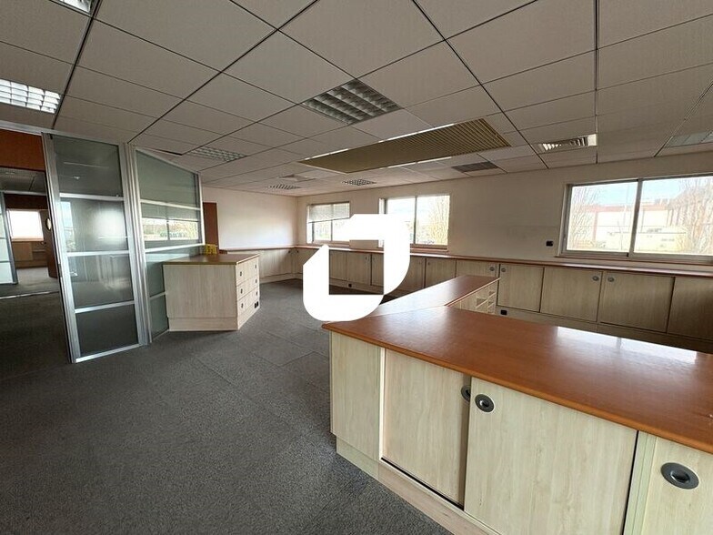 Bureau dans Mornant à louer - Photo intérieure – Image 3 sur 8