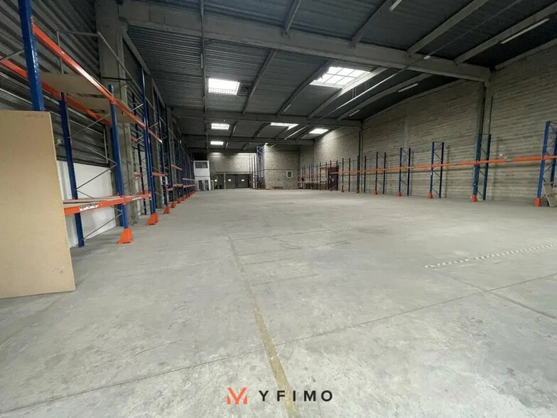 Local d’activités dans Épône à louer - Photo intérieure – Image 2 sur 6