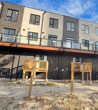 Plus de détails pour 46 Monclova Rd, Toronto, ON - Logement à vendre