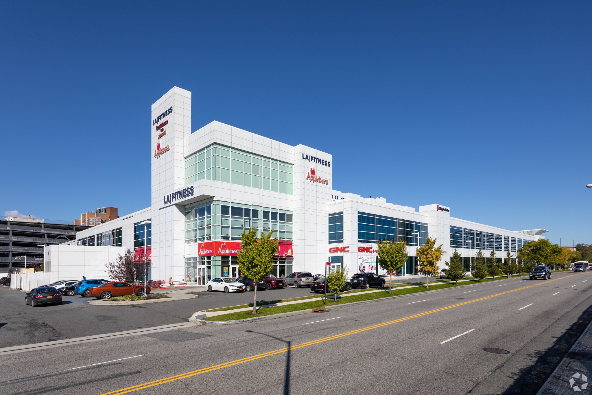 1776 Eastchester Rd, Bronx, NY à louer Photo de l’immeuble– Image 1 sur 7