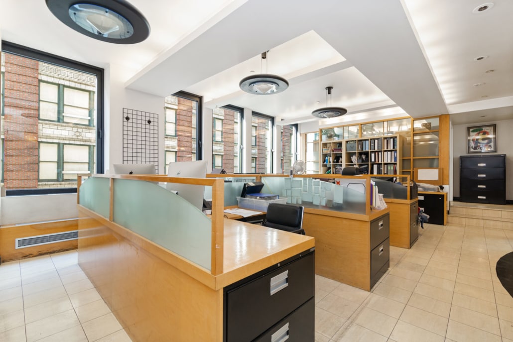 131 W 35th St, New York, NY 10001 - Lot Entire -  - Photo intérieure - Image 2 of 6