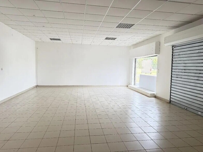 Local commercial dans Sarzeau à louer - Photo intérieure – Image 2 sur 2