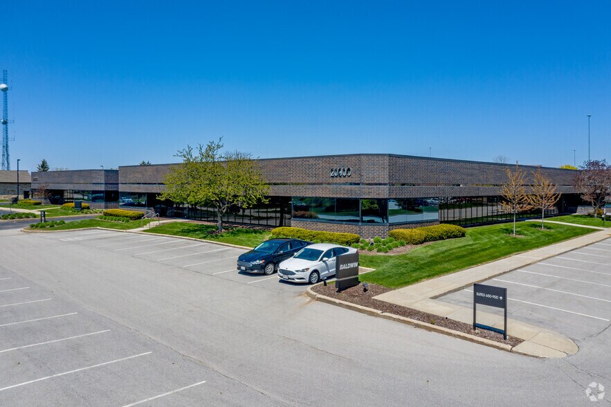 20900 Swenson Dr, Waukesha, WI à louer - Photo de l’immeuble – Image 2 sur 5