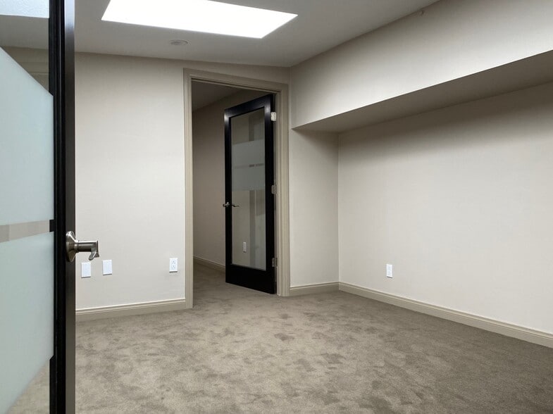 4001-4011 W Point Loma Blvd, San Diego, CA à louer - Photo intérieure – Image 3 sur 13