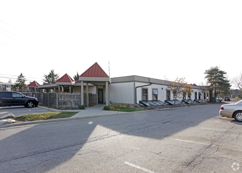 2111 Golfside Dr, Ypsilanti, MI à louer - Photo de l’immeuble – Image 3 sur 3