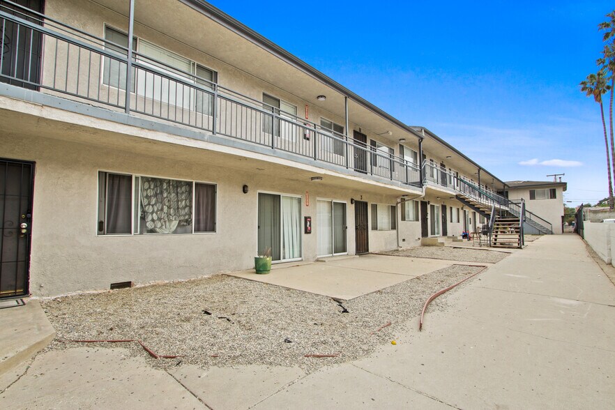 1044 W 110th St, Los Angeles, CA à vendre - Photo de l’immeuble – Image 2 sur 8